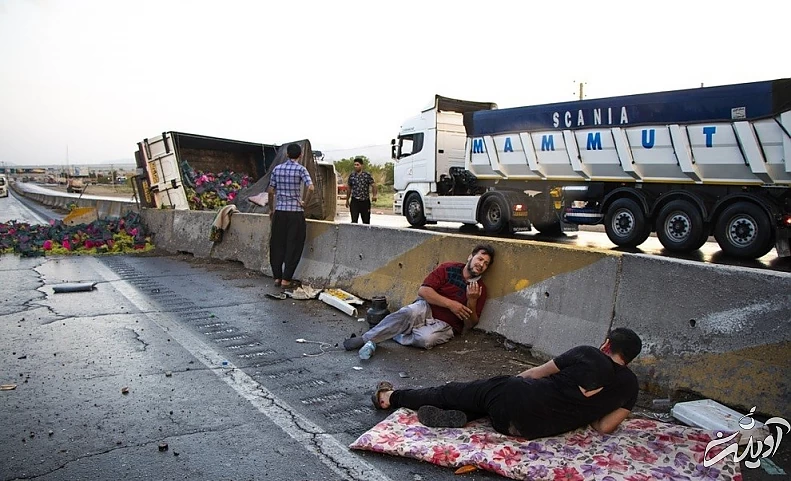 (تصاویر) واژگونی کامیون حامل انگور